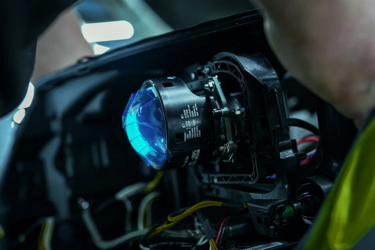 Lens installation for car headlights